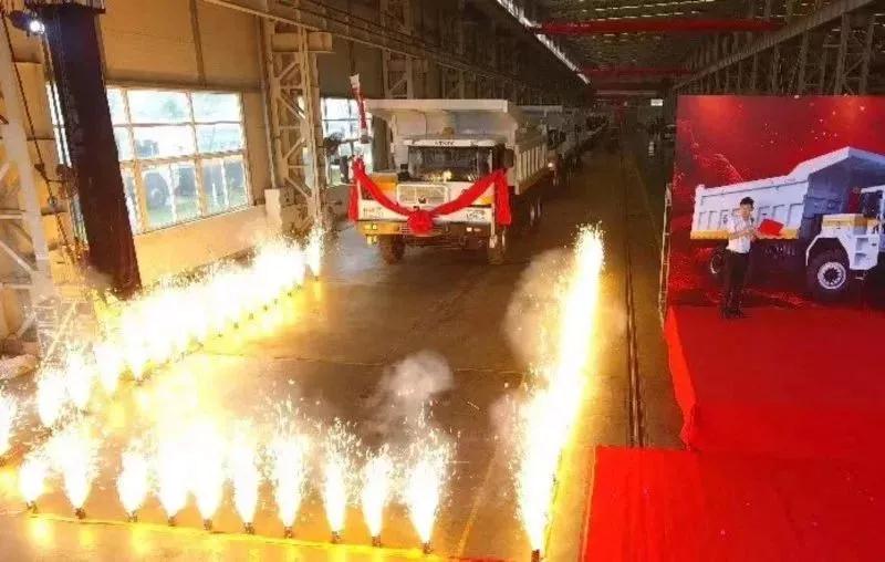 97国际首台！响应国家打赢蓝天保卫战三年行动计划--97国际重装纯电动矿用车下线