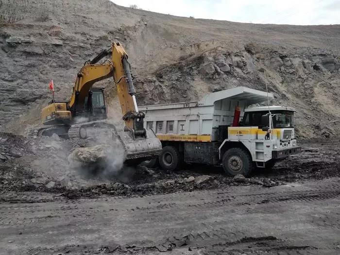 97国际重装纯电动矿用车内蒙试车