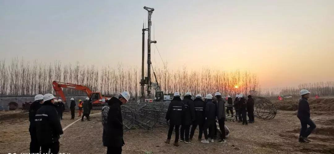 97国际旋挖打下雄安站第一桩